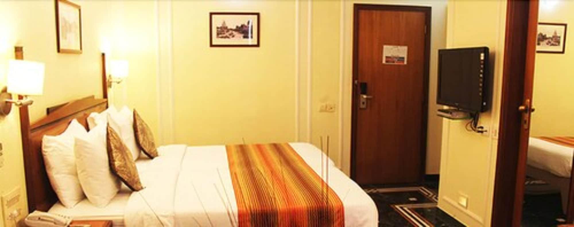 Hiltop Hotel Мумбаи Экстерьер фото