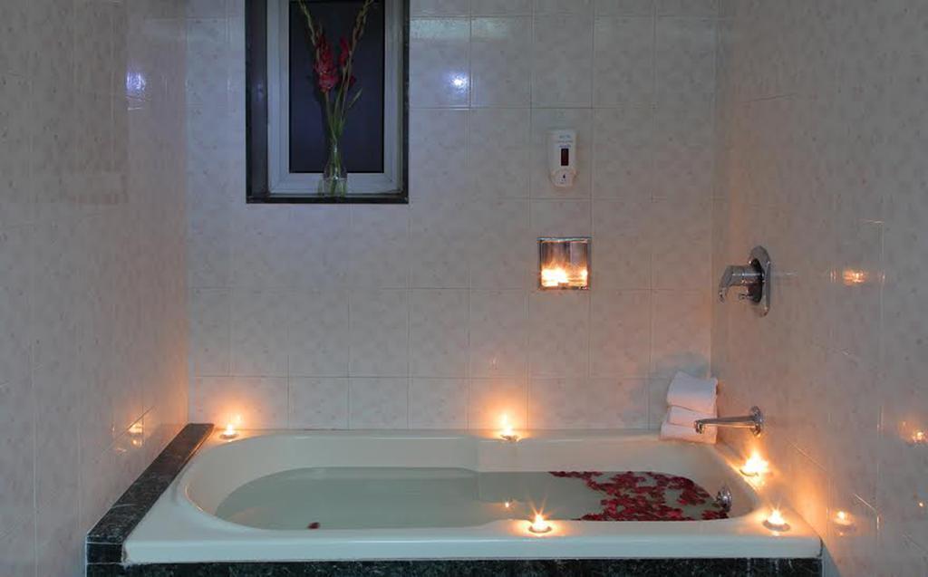 Hiltop Hotel Мумбаи Экстерьер фото