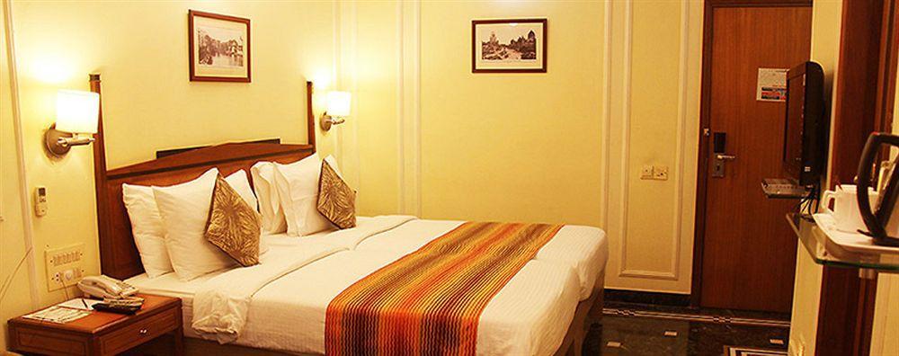 Hiltop Hotel Мумбаи Экстерьер фото