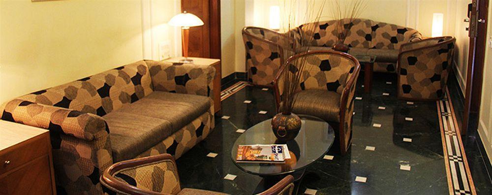 Hiltop Hotel Мумбаи Экстерьер фото