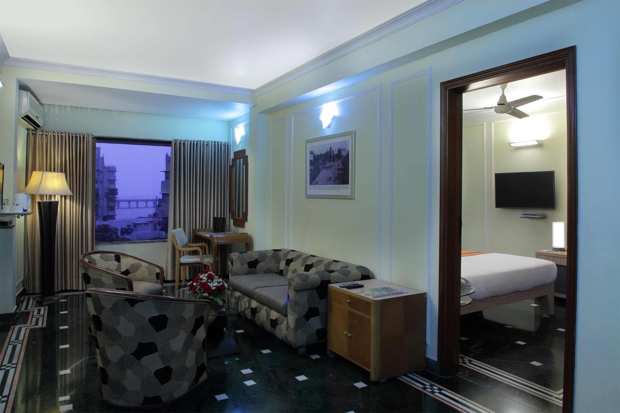 Hiltop Hotel Мумбаи Экстерьер фото