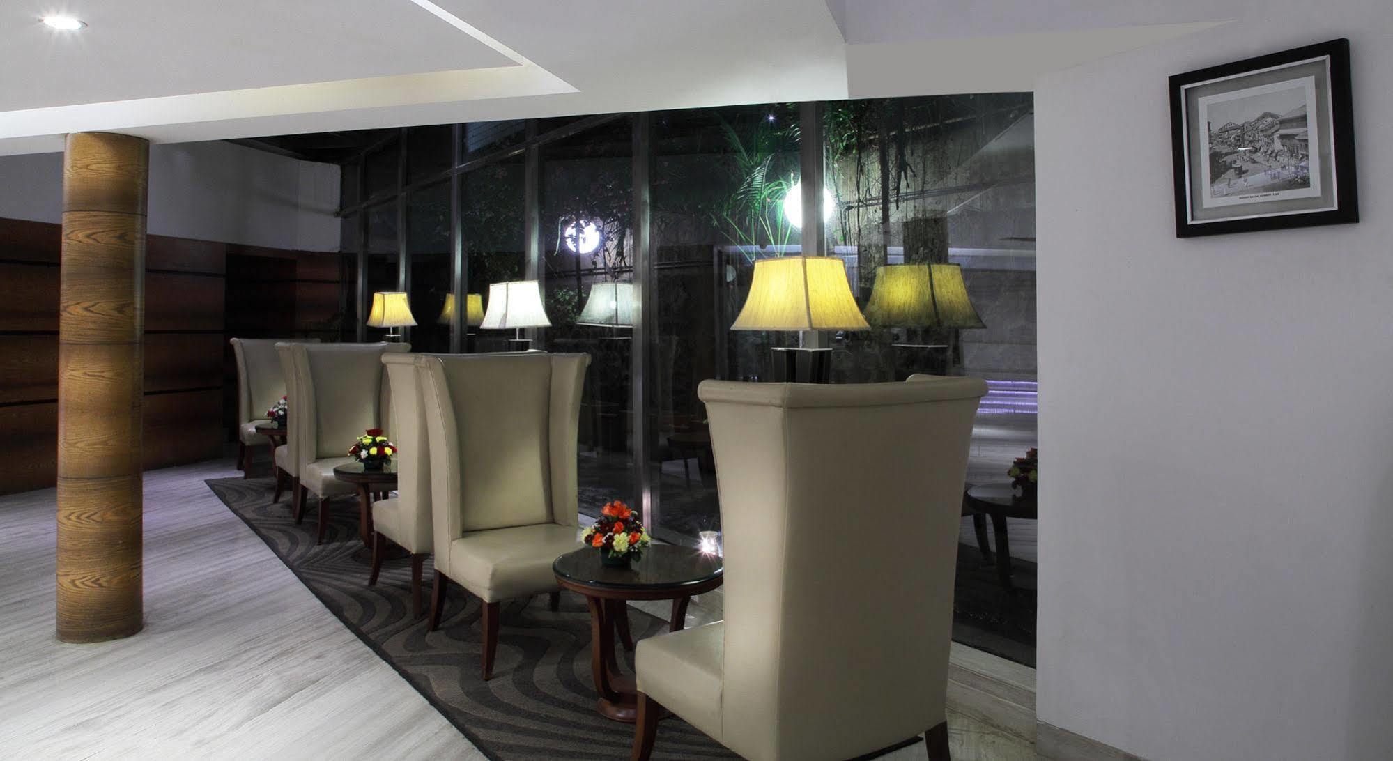 Hiltop Hotel Мумбаи Экстерьер фото